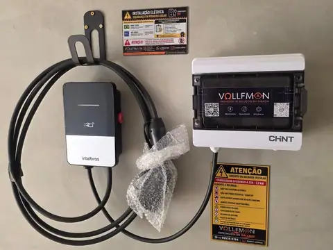 Kit de recarga com wallbox Intelbras, quadro de proteção CHINT e placas de orientação